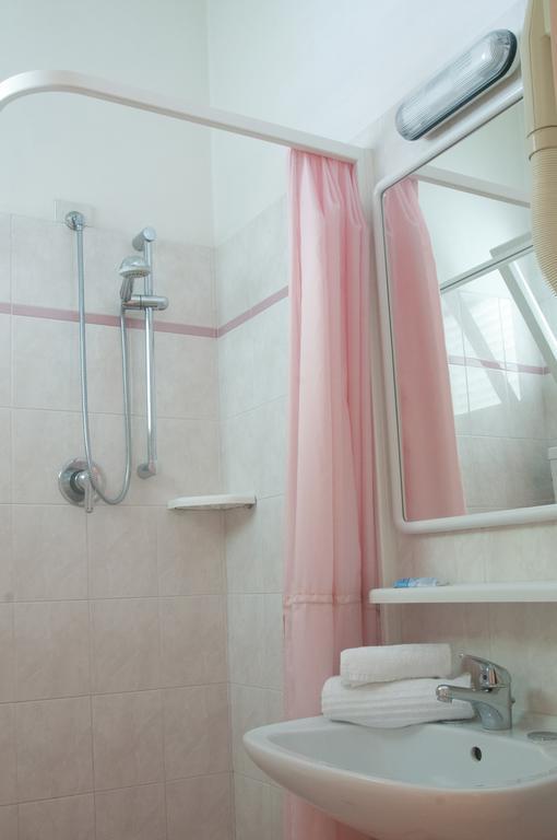 צ'סנטיקו Piccolo Hotel חדר תמונה