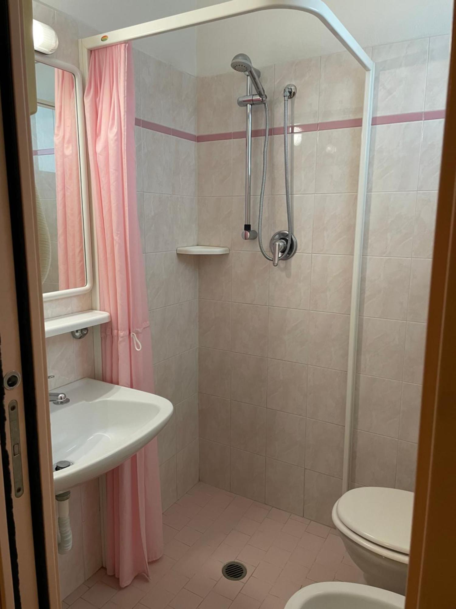 צ'סנטיקו Piccolo Hotel מראה חיצוני תמונה